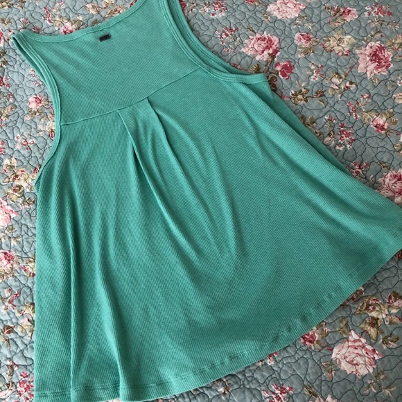 Cute Roxy Top - Picture 2 of 9